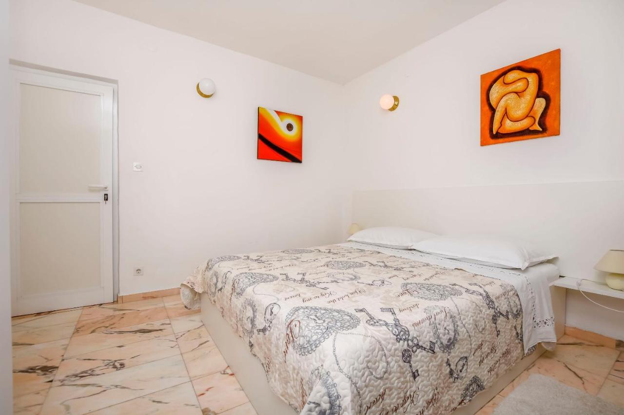 Apartments Dajana Primosten Exterior photo